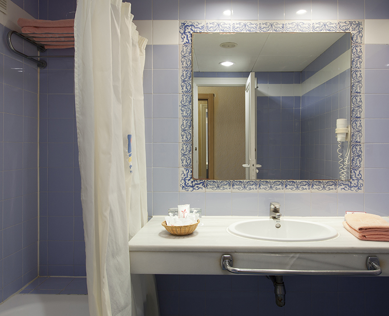 165_alta_dhroquetas Doble estándar.jpg